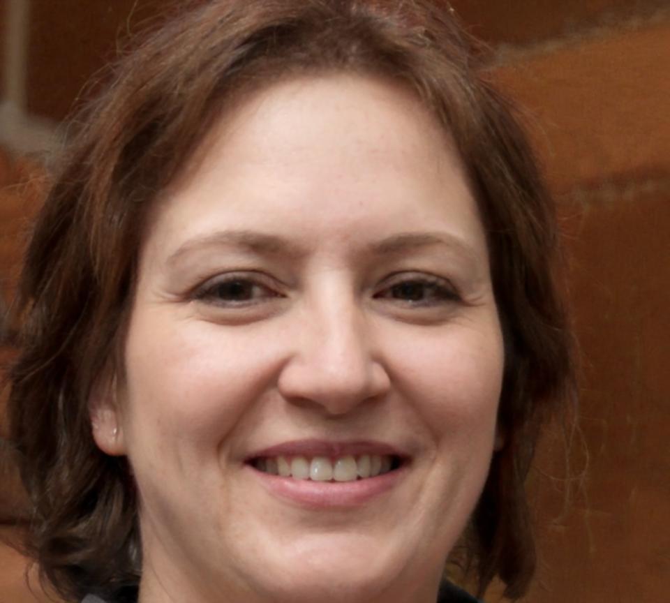 Vásárhelyi Kinga — program koordinátor